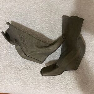 Elegant Brown Wedge Ankle Boots